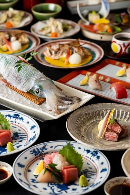 博多駅すぐ！活いかと対馬のどぐろを堪能できる『博多魚蔵』の贅沢メニュー