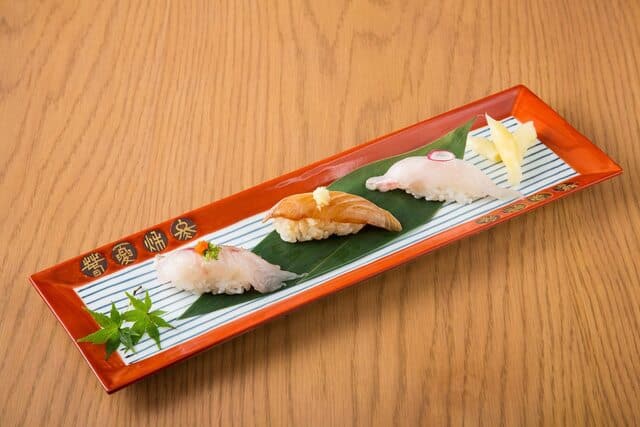 博多駅からわずか2分！対馬のどぐろと寿司やイカ活き造り を味わう至福の宴会